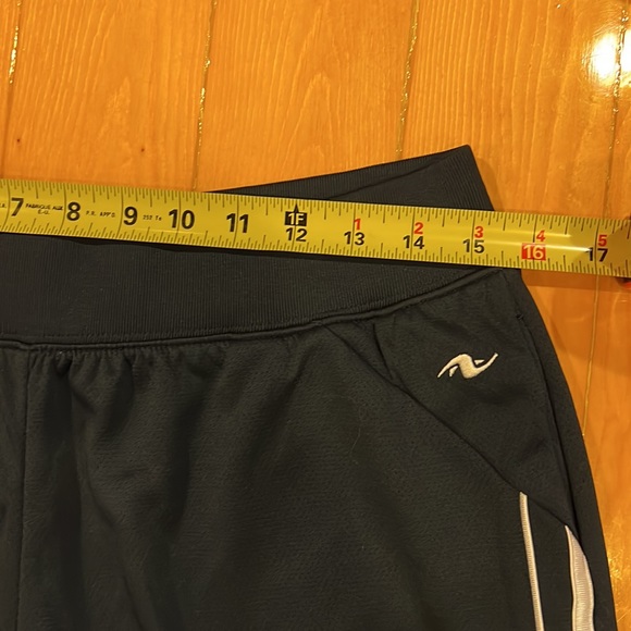 Exercise shorts/capris - Picture 4 of 7